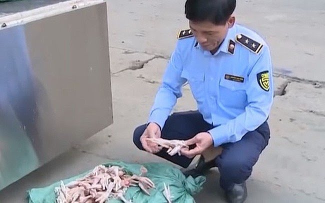 QLTT Hà Nội: Phát hiện hơn 3 tấn chân gà bẩn